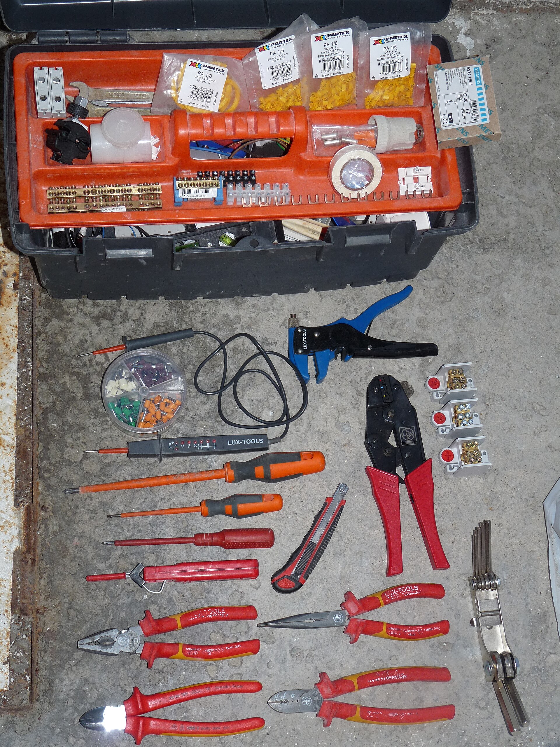 Electrician tools