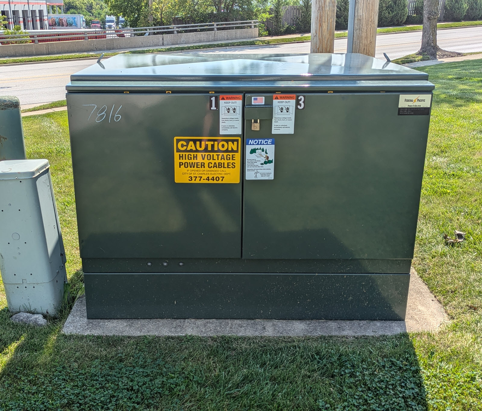 Pad-mounted transformer